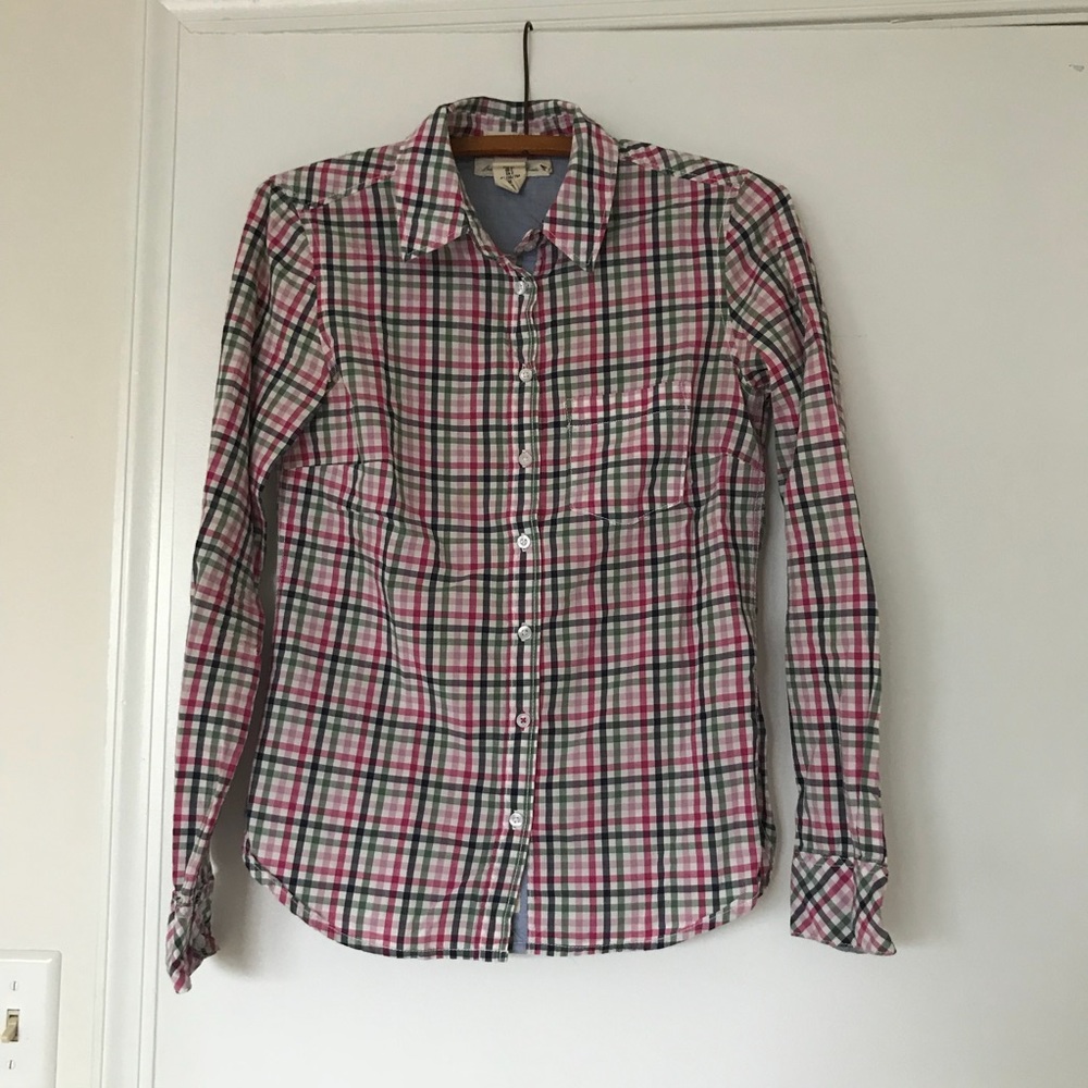 Plaid fitted women’s buttondown